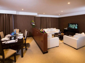 Monroe Hotel & Suites