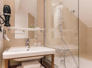 Hotel Sixteen Paris Montrouge