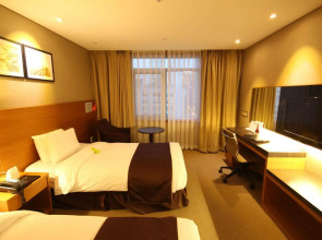 The Central Plaza Hotel