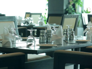 Park Regis Lotus Hotel