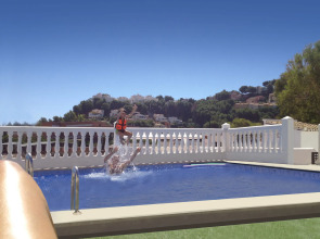 Apartamentos Turisticos La Mundial