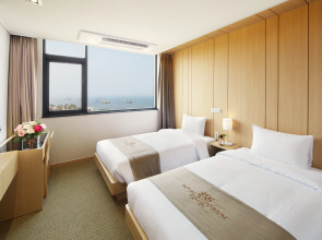 Royal Emporium Incheon Airport Hotel