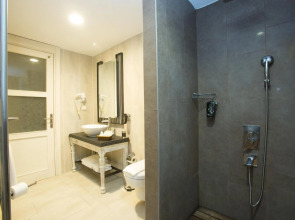 Dedeminn Marina Hotel