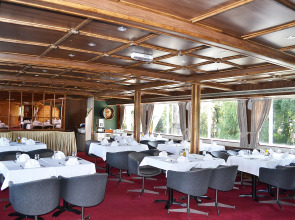 Compass River City Boatel