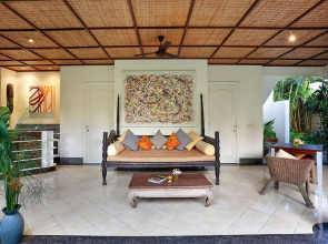 Gajah Biru Bungalows Hotel