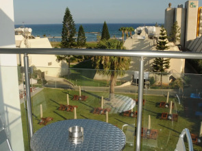 Frixos Suites Hotel Apartments