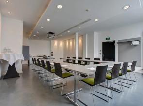 Отель Premier Inn Koeln City Centre