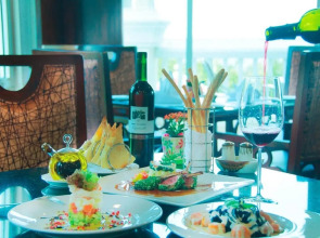 Курортный отель Grand Pacific Sovereign Resort & Spa