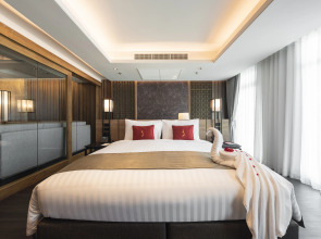 Ramada Plaza by Wyndham Chao Fah