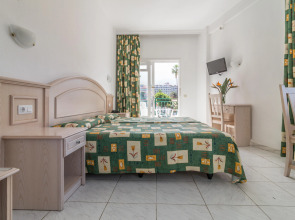 Apartamentos La Carabela