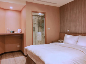 West.inn48 - Self Check-In Hotel