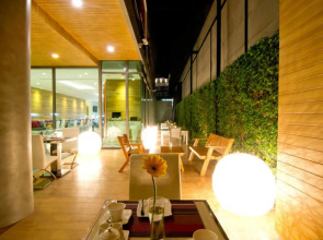 Seven Zea Chic Hotel