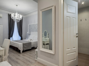 Charme & Chic Luxury