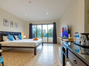 Club 22 Kamala Suites