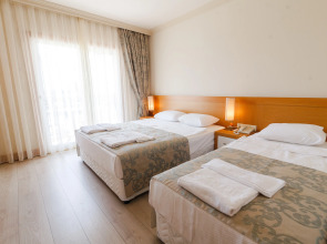 Отель L'Oceanica Beach Resort All Inclusive