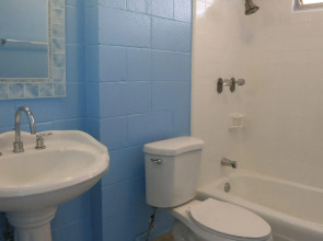 Waikiki Beachside Hostel