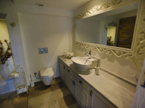 S3 Orange Exclusive Hotel