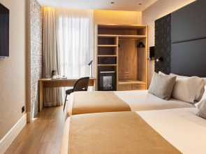 Catalonia Giralda Hotel