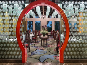 Hong Kong Disneyland Hotel