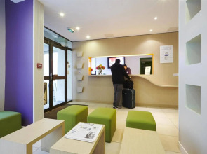 Kyriad Paris 10 - Canal Saint Martin - République