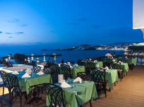 Le Bleu Hotel & Resort