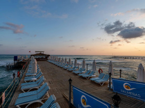 Palmeras Beach Hotel