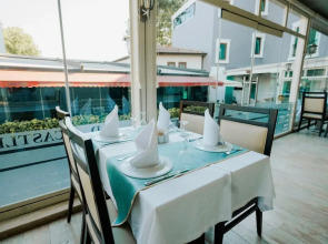 Ener Old Castle Resort Hotel