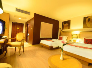 The StandardX Bangkok Phra Arthit