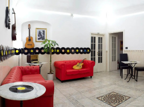 Red And Blues Music Hotel Genova