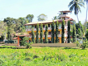 Airport Green View Resort