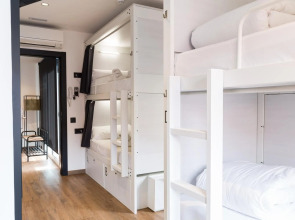 Airhostel Barcelona Airport 24h