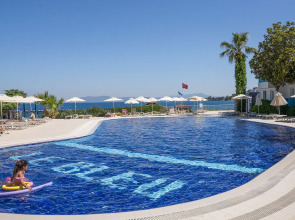 Le Bleu Hotel & Resort