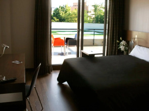 Hotel Tach Madrid Airport