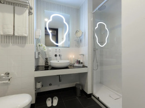 Best Western Premier CHC Airport