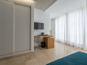 Belroy Hotel and Apartments