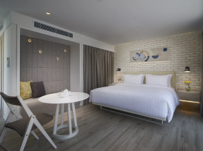 Shama Yen-Akat Bangkok