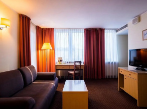 Hotel Apartments Zgoda Warszawa by DeSilva