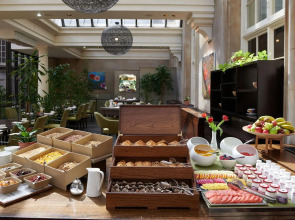 Отель The Dilly