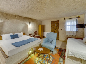 El Puente Cave Hotel