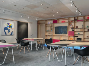 Отель Aloft Brussels Schuman