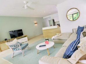 Les Estivales Beachfront Suites & Penthouses with LOV