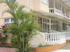 Reef Holiday Apartments