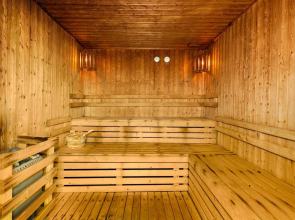 Four Views Monumental Lido