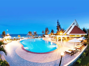 Sandy Beach Non Nuoc Resort