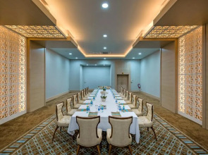 Royal Holiday Palace