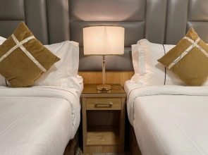 Zowar International Hotel