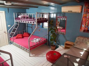 Chilloutlya Hostel&Bar