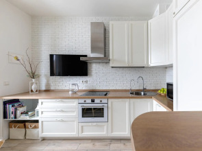 БелосНежность на набережной Обводного канала 108