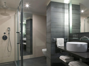 Renaissance Paris Arc de Triomphe Hotel