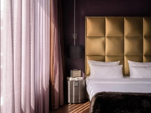 Roomers Frankfurt Central, Autograph Collection